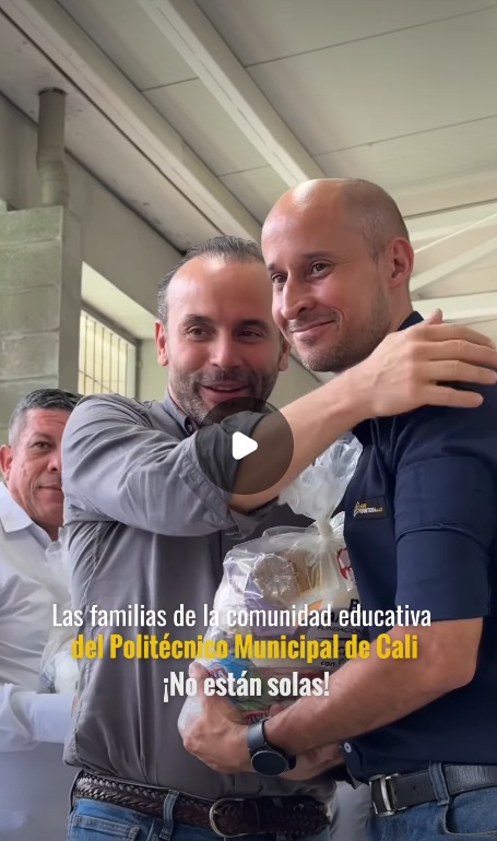 ENTREGA DE MERCADOS A LAS FAMILIAS DEL POLITÉCNICO POR PARTE DE LA ALCALDIA