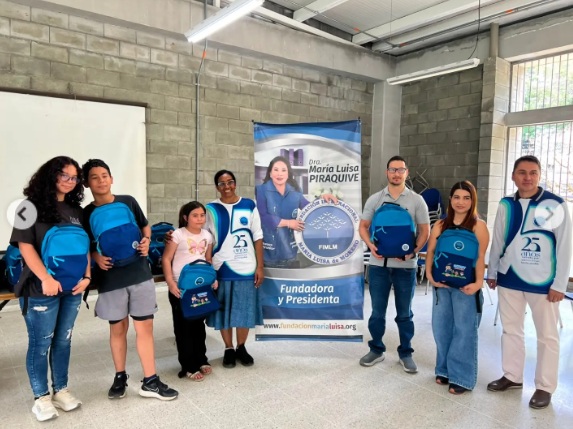 ENTREGA DE 60 KITS ESCOLARES PARA NUESTROS ESTUDIANTES